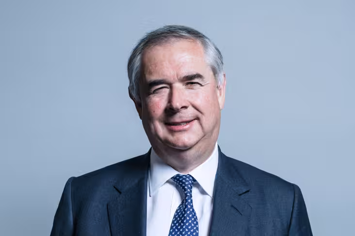 Here’s why British Twitter is telling you to ‘get Outlook for iOS’