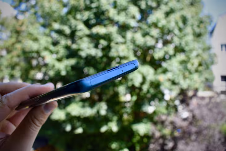 Oppo reno selfie camera slot