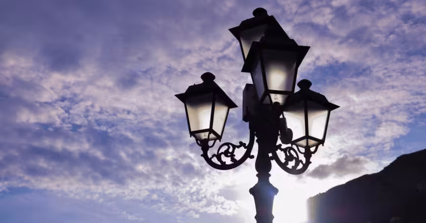 UK’s handling of lampposts shows how not to implement 5G and self-driving cars