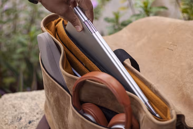 The Waterfield Executive Messenger has a bright gold trim that makes it easy to spot your gadgets, and luxurious pocket lining to snugly store them