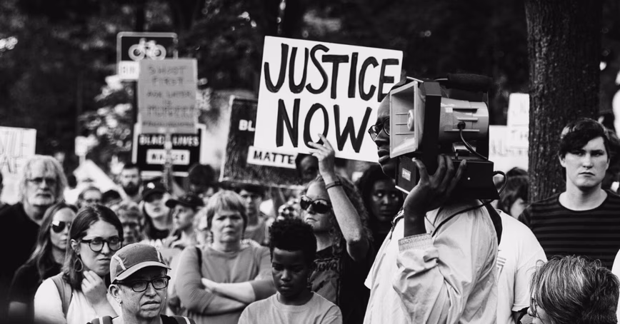 Scientists explain why we (probs) won’t rebel against totalitarian rulers