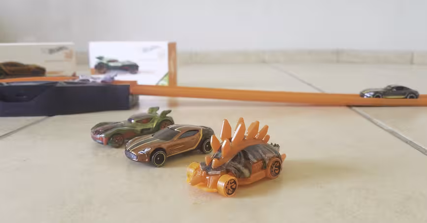 Review: Hot Wheels id makes the perfect STEM gift for kids with iPads