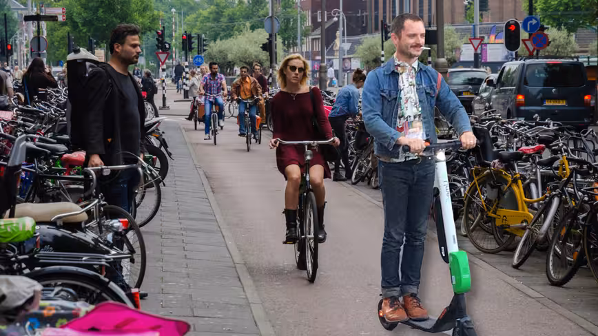 E-scooters are just as safe as cycling, but that’s not saying much