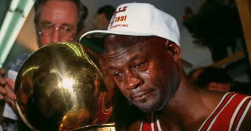 This robotic basketball hoop makes any klutz shoot like Michael Jordan