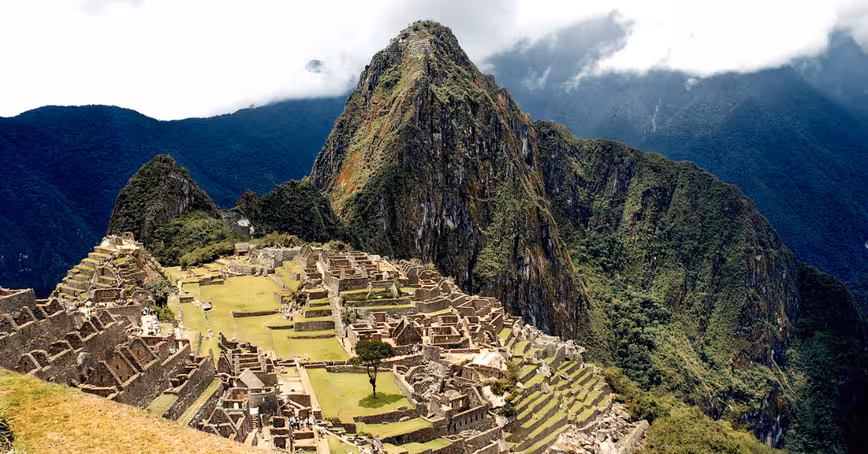 Wake up sheeple: AI shows all tourists basically take the same picture