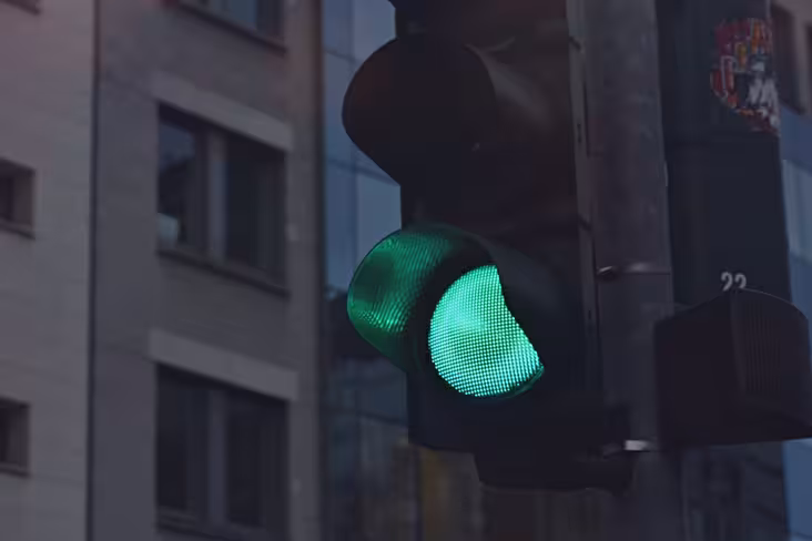 Google is experimenting with showing traffic lights in Maps