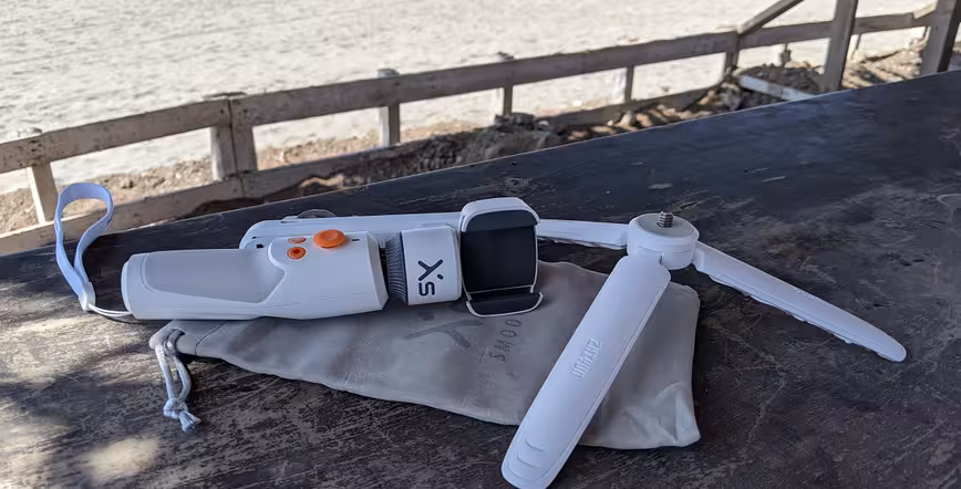 Review: The Smooth XS smartphone gimbal is a great selfie stick with a crummy app