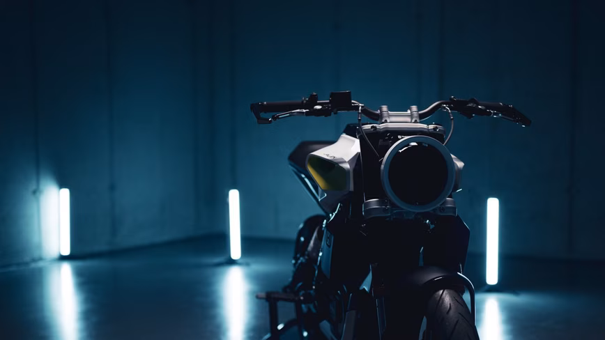 The E-Pilen concept features Husqvarna's signature design elements, like its futuristic tank and the classic round headlight