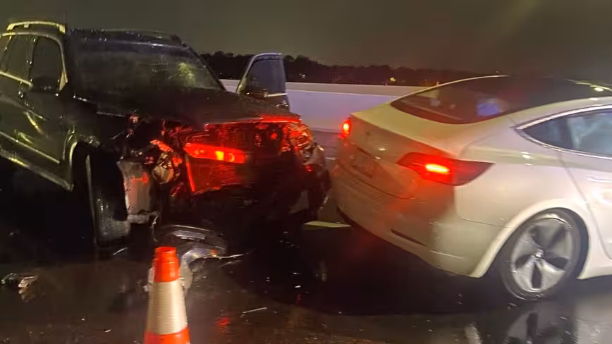 Tesla on Autopilot crashes into two parked cars… again…