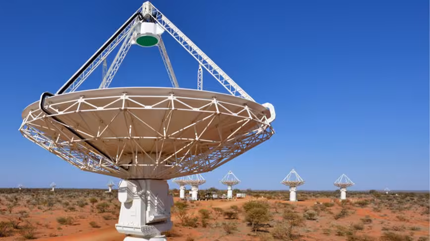 What the hell is that weird flashing from the center of the galaxy?