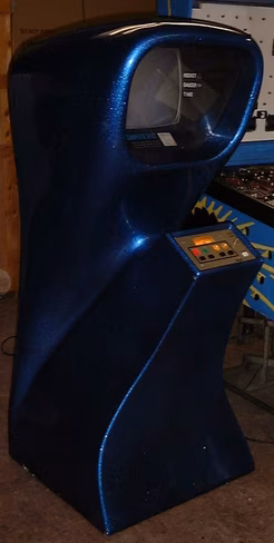 A coin-operated Computer Space game seen next to a pinball machine. Flippers/Wikimedia Commons