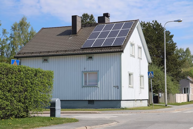 EVs can charge with solar power 