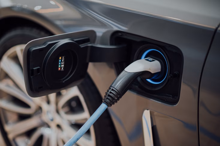 women and electric vehicle buying 