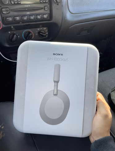 Sony WH-1000XM5 leaked packaging