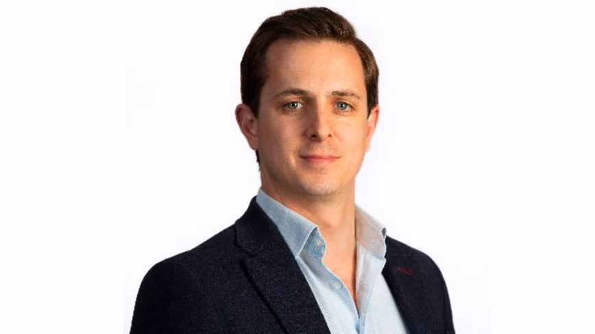 This is the aforementioned Jan Stryjak from Counterpoint Research.