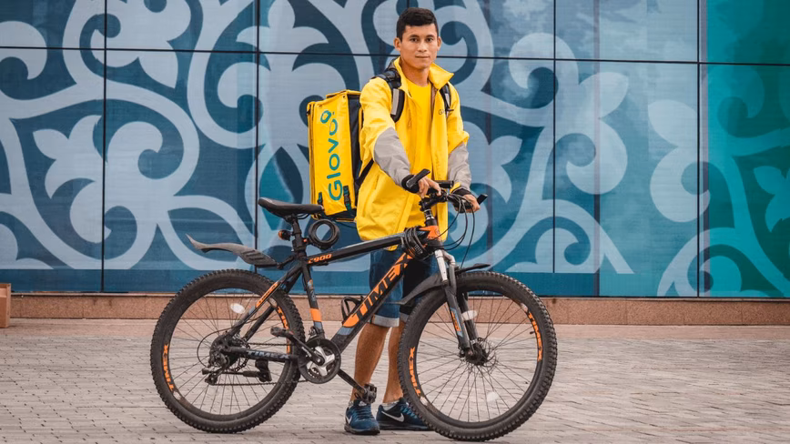 Dark store clampdowns are the newest headache for rapid grocery delivery in Europe Featured Image