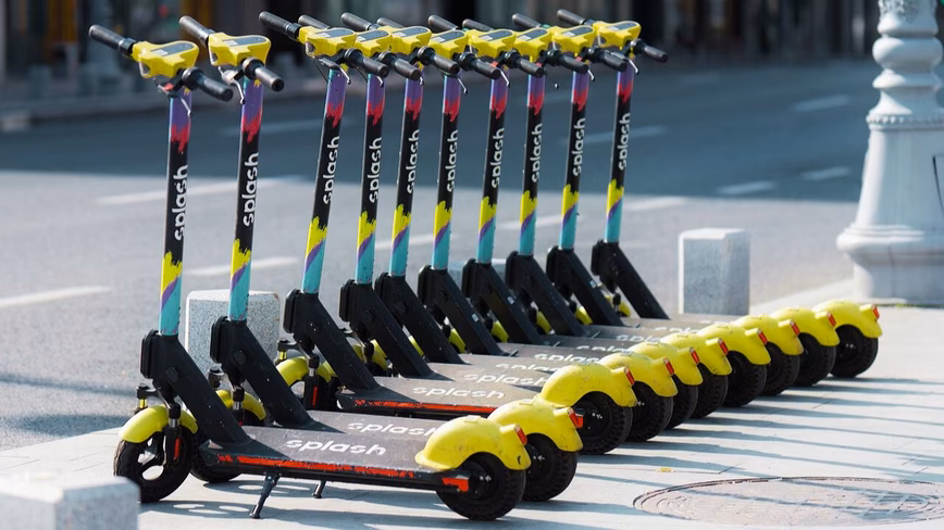 Dutch minister wants escooters on roads by 2025 — to Amsterdam’s dismay