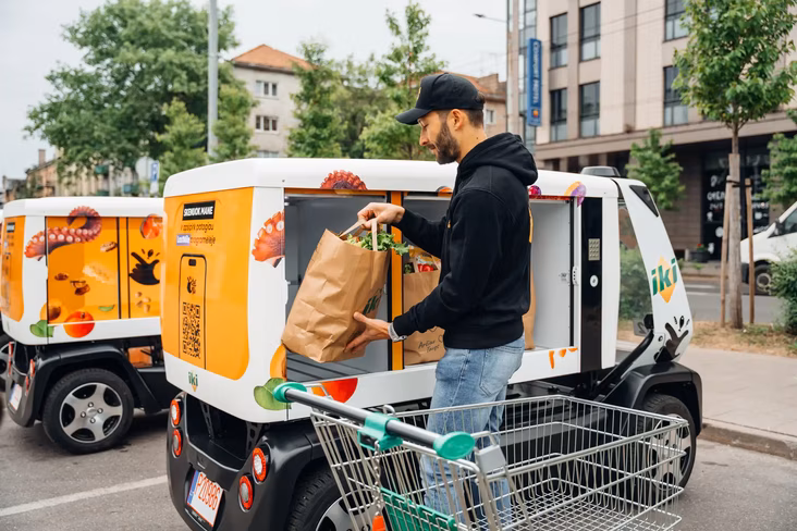 driverless delivery robot 