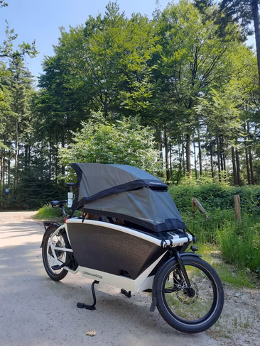 The sunshade helps protect your passengers during the summer