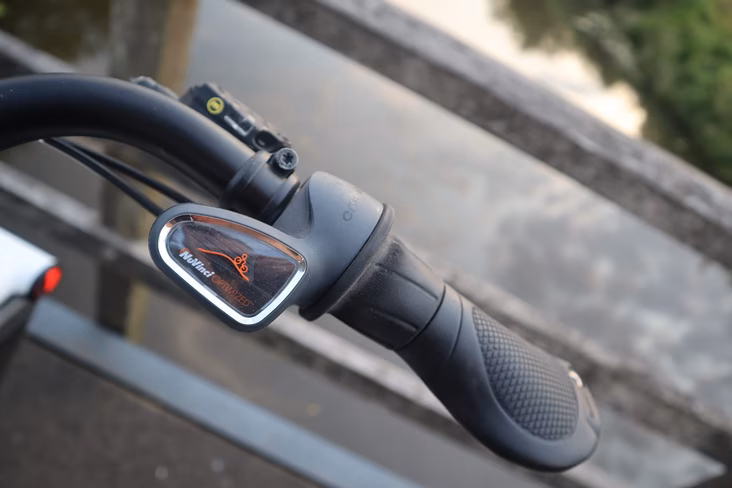 The shifter is really easy to use and comes with a little cyclist figurine to show you whether you're in high or low gear