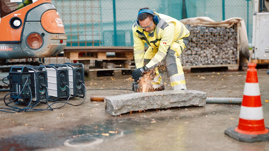 The Instagrid LINK in use by construction worker