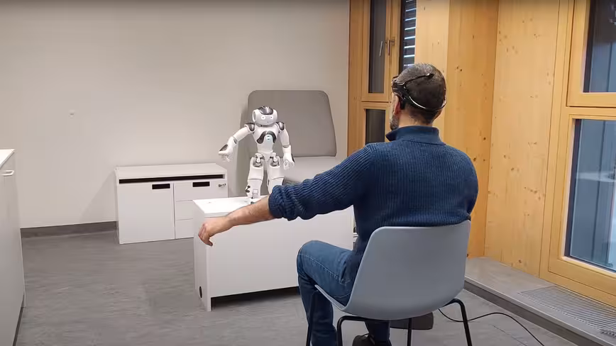 Robot coaches are reading brain signals to support stroke rehabilitation