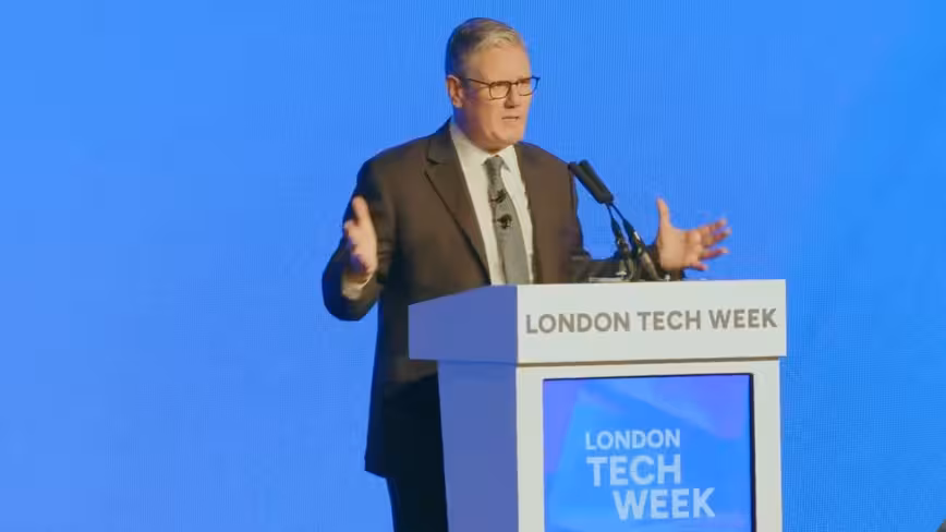 Starmer tells UK to ‘push past’ AI job fears as tech leaders raise alarm