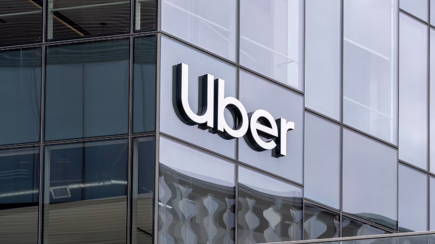 Uber сокращает 10% сотрудников службы поддержки и впервые винит в этом ИИ
