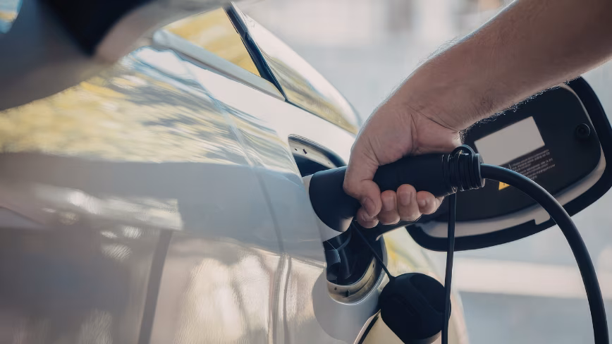 Электрифицированные автомобили стимулируют авторынок Европы на фоне рекордной доли китайских брендов