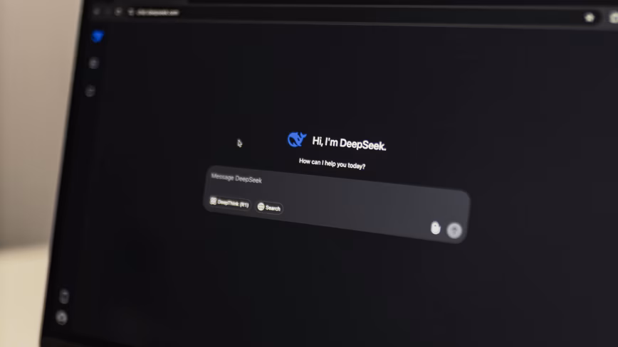 DeepSeek сделала искусственный интеллект дешевым. Теперь компания привлекает $8 млрд и скупает роботов