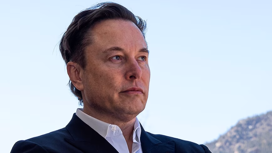 ИИ SpaceX начнет приносить больше денег, чем ракеты, уже к сентябрю, а обучать его будут на сотрудниках, заявил Маск