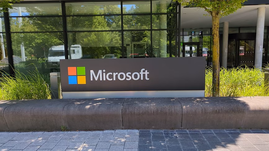 Microsoft перестраивается под эпоху ИИ: игра в нападении и защите