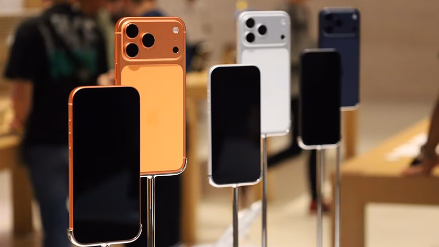 Apple подняла цены, а затем предложила взять телефон в аренду