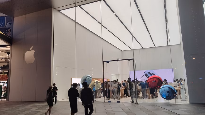 Apple планирует представить умные очки на WWDC 2027, но всё ещё решает вопрос с камерой