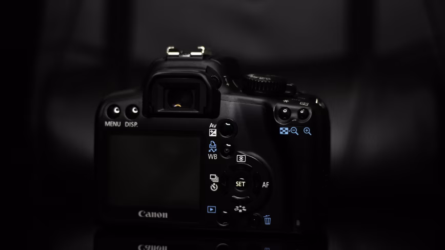 Canon зарегистрировала три новые камеры. Одна из них может стать цифровой данью уважения легендарной AE-1.