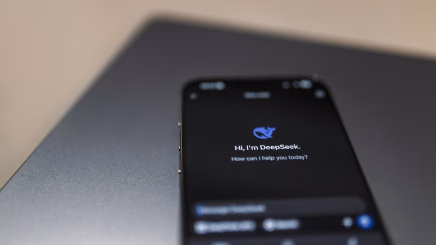 DeepSeek приостанавливает второй раунд финансирования после того, как утечка комментариев основателя для инвесторов стала вирусной