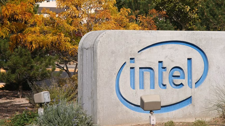 Прибыль Intel за второй квартал превысила прогнозы вдвое на фоне роста выручки от ИИ-дата-центров на 59%