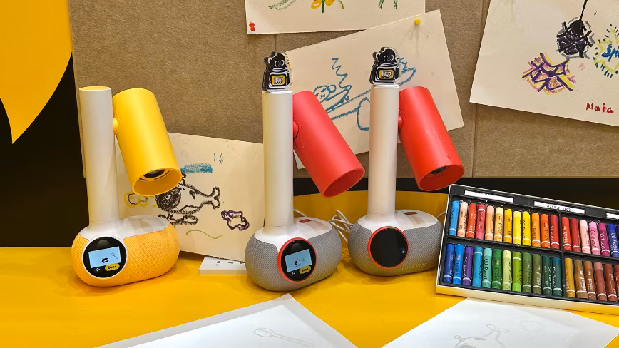 Новый ИИ-проектор от Luka начинает рисунок, а всю дальнейшую работу оставляет детям