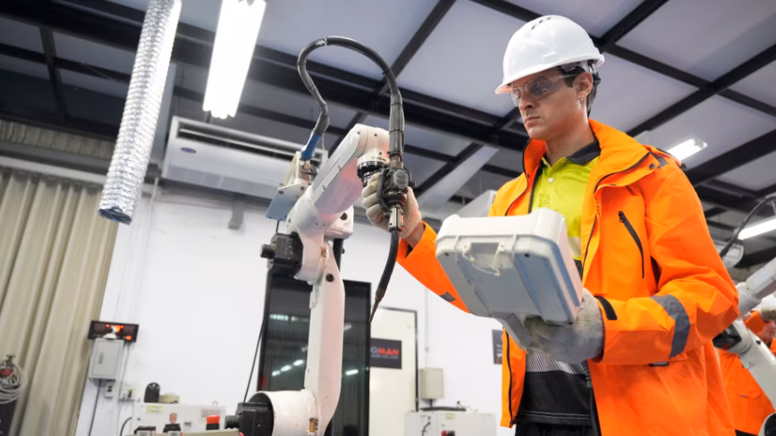 Why manufacturers under workforce pressure should look closely at the tool drawer