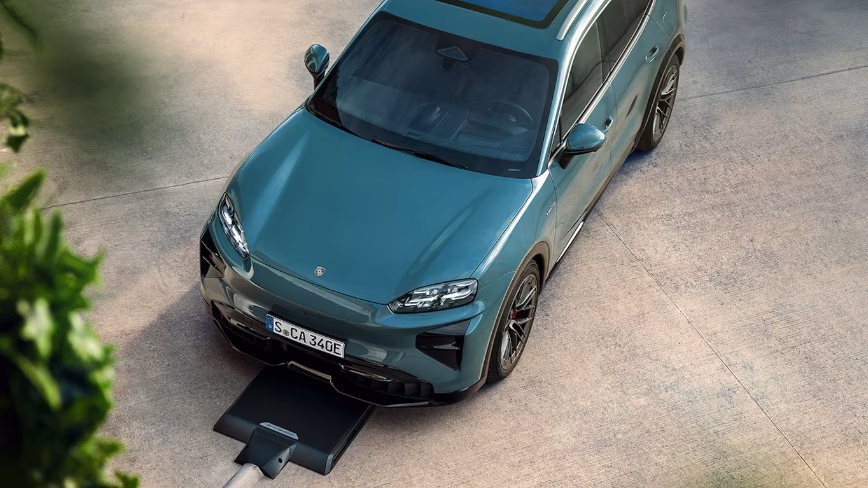Беспроводная зарядная панель Porsche поступила в продажу в Европе — ее нужно крепить к полу