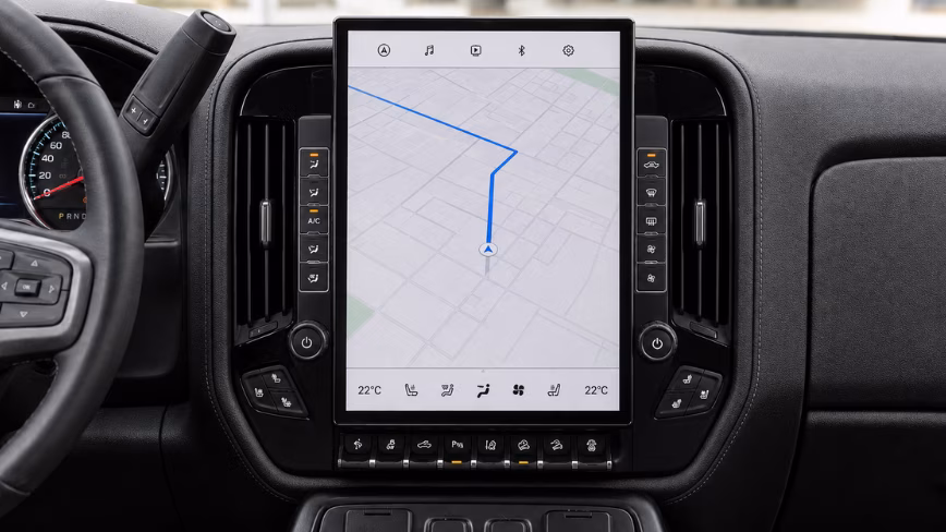 Экран в стиле Tesla может модернизировать старый Silverado. Самое сложное — заставить всё остальное работать