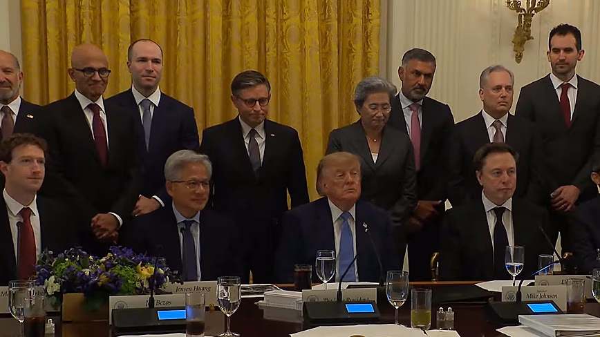 После обеда, посвящённого ИИ, Трамп поддержал саморегулирование и решил переименовать ИИ