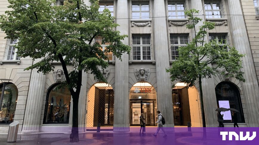 UBS теперь требует навыки работы с ИИ от младших банкиров, сообщает Financial Times
