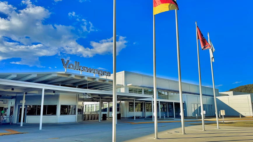 Запуск канадского завода аккумуляторов Volkswagen откладывается до 2029 года, тогда как немецкий уже работает