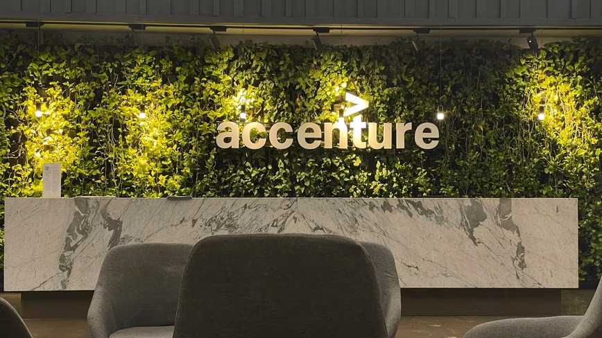 Accenture ограничивает расходы сотрудников на Claude суммой 29 долларов в месяц, сообщает 404 Media