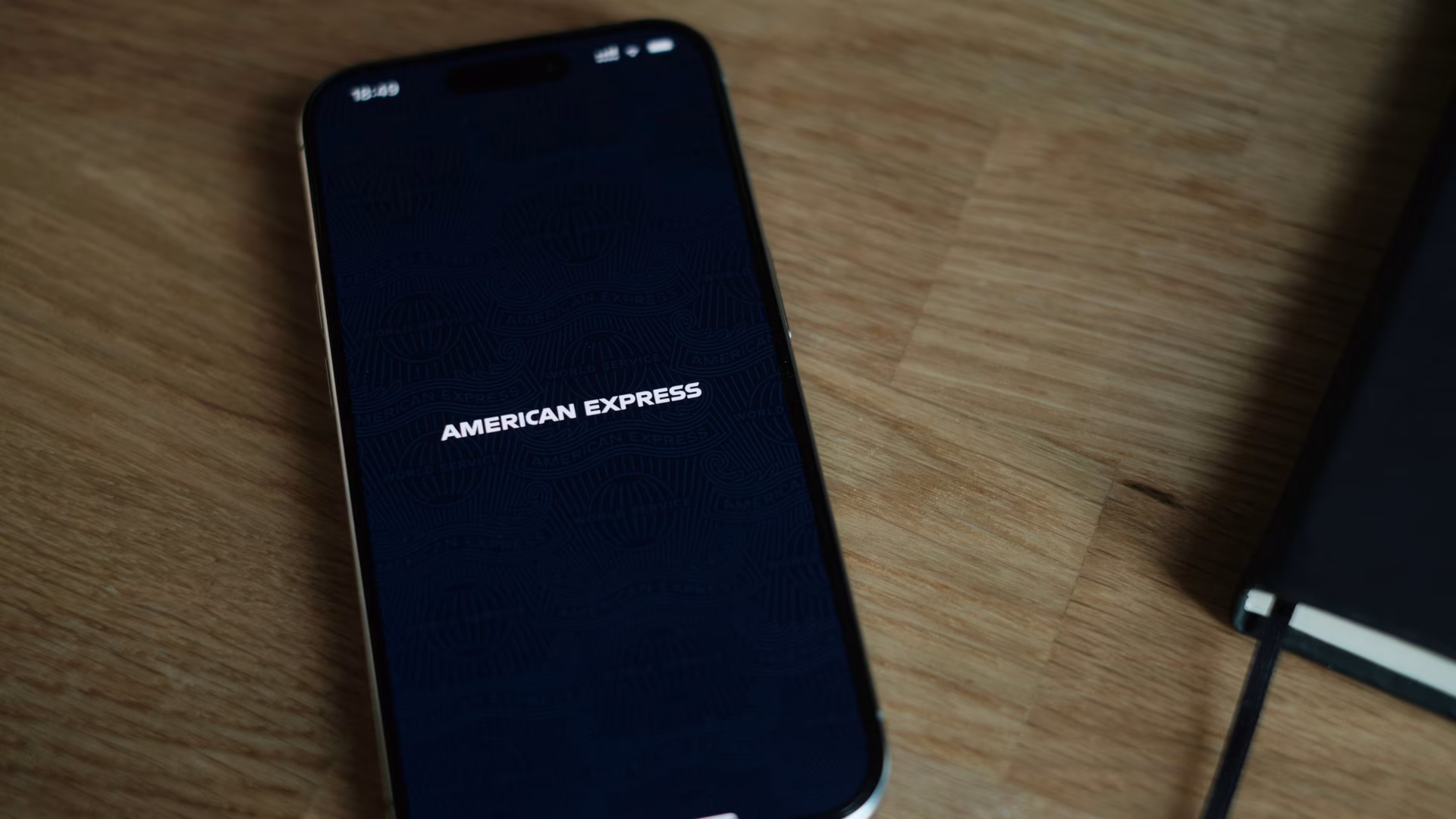 «Не позволим ассистентам выйти из-под контроля»: сокращения в Amex затронут 5% сотрудников