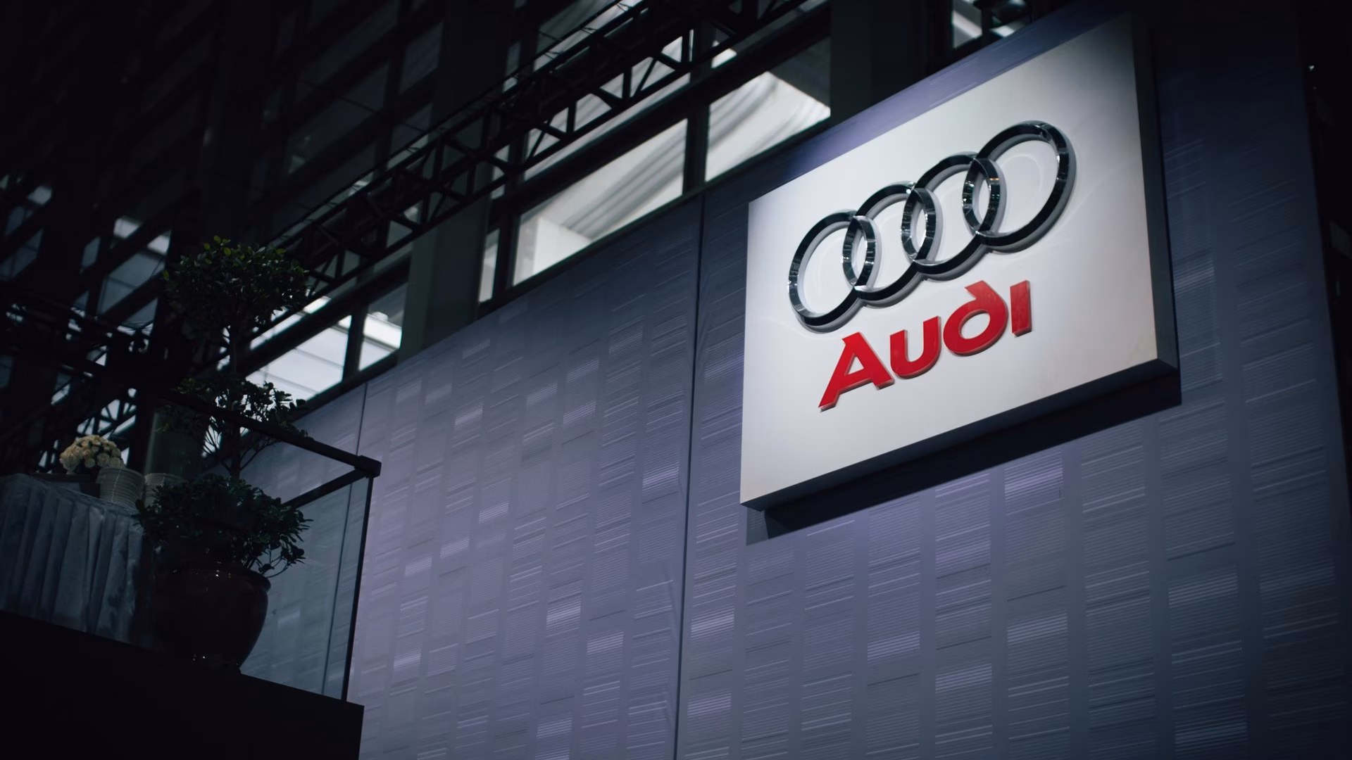 Audi отзывает 9 048 электромобилей Q4 e-tron: проблема возгораний батарей у VW набирает масштаб