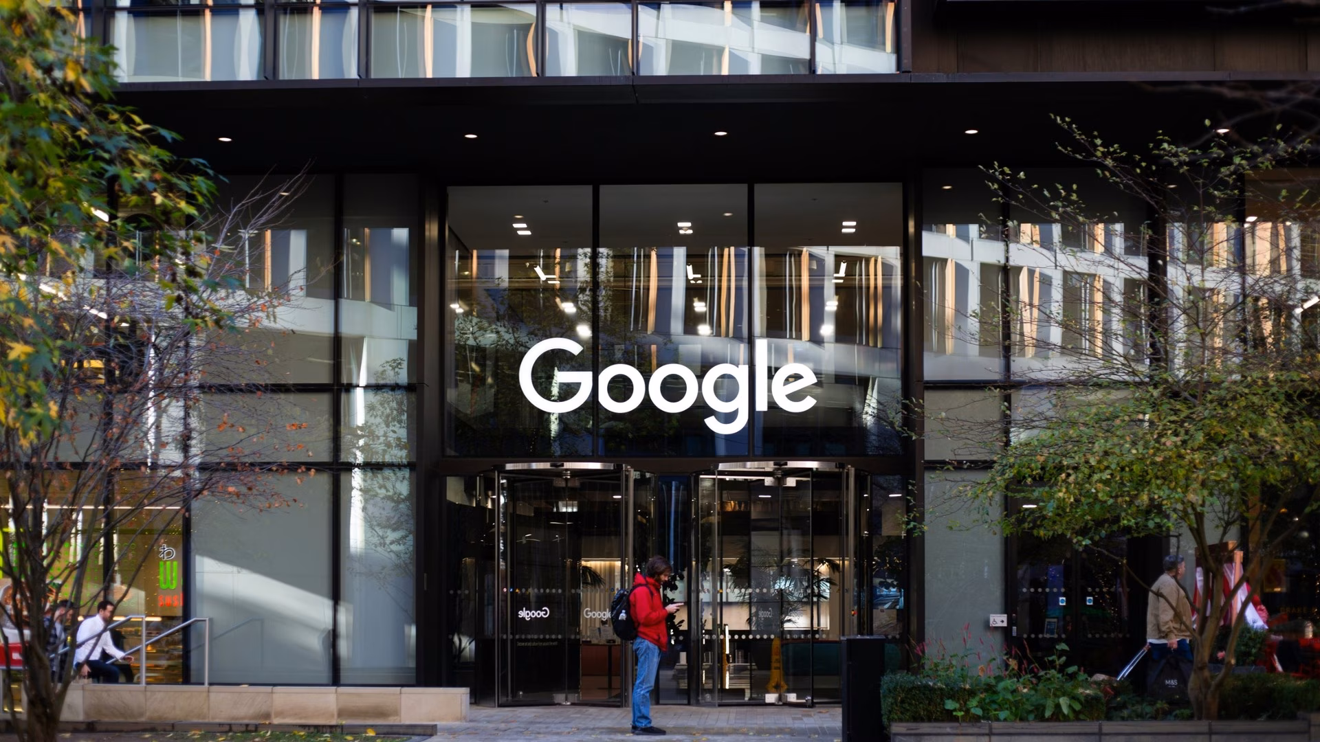 Выручка Google Cloud удвоилась до 30,7 млрд долларов, превзойдя прогнозы