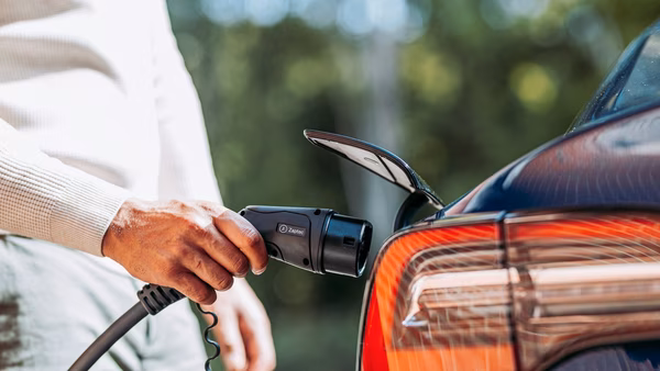 Seattle will let residents pick spots for 200 curbside EV chargers
