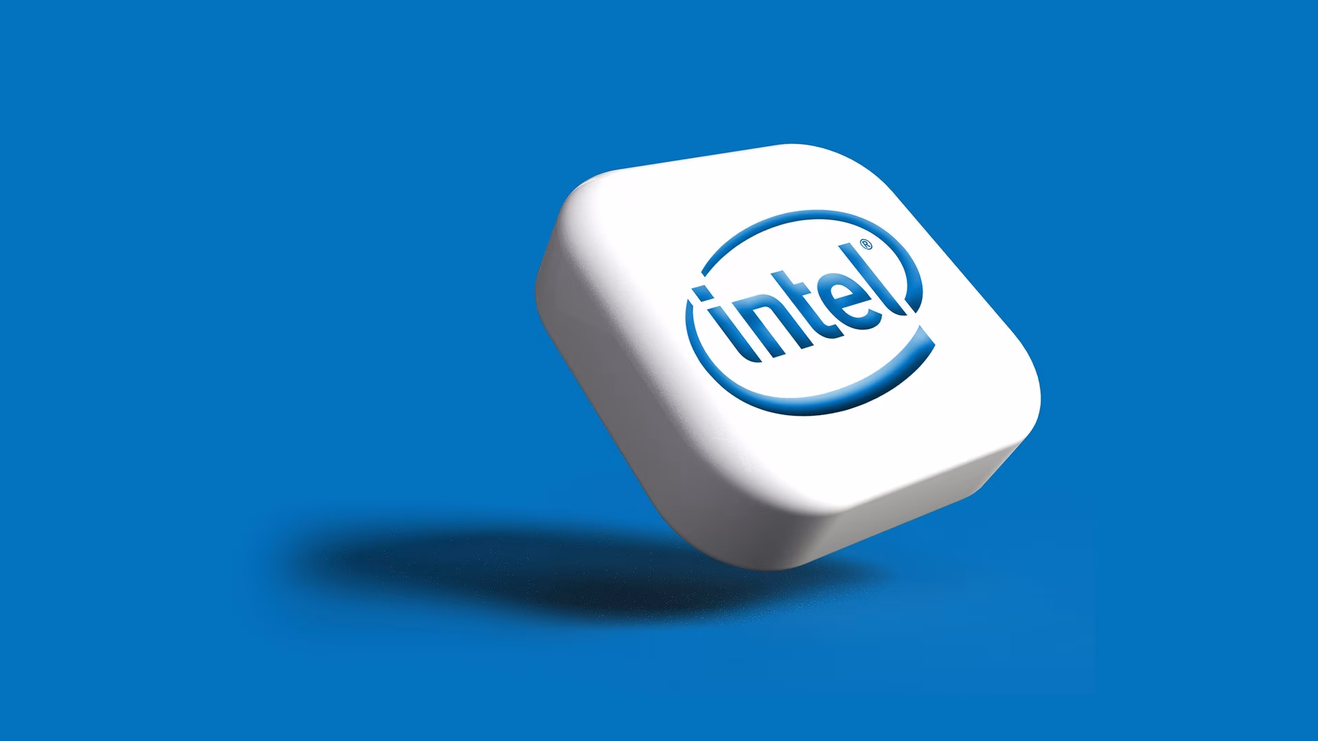 Акции Intel падают: дефицит памяти ухудшает прогноз по чипам для ПК